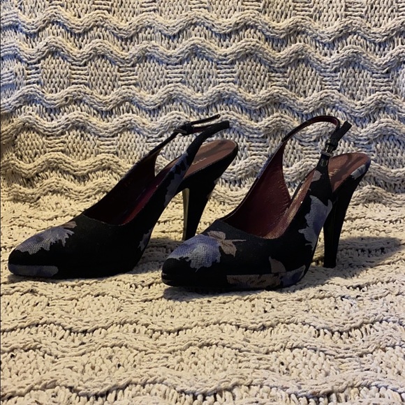 Ladies PRADA RUNWAY Blue Floral velvet Heels - Picture 2 of 5